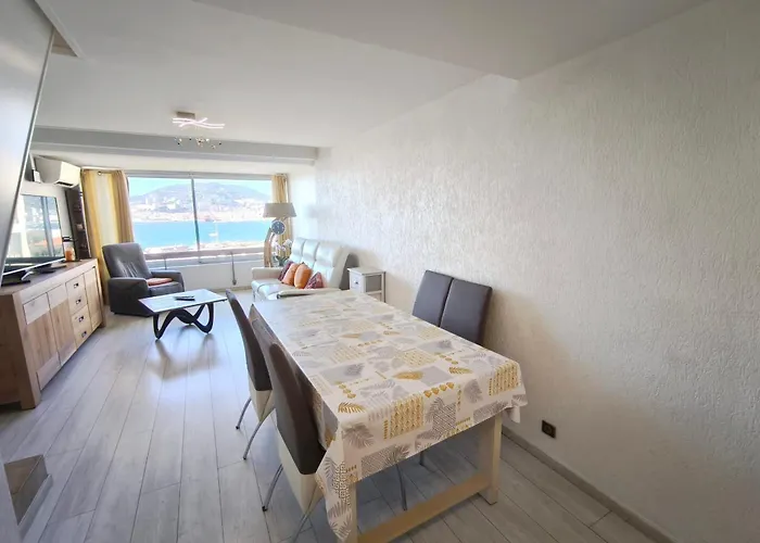 Apartment Bright 3 Minutes From The